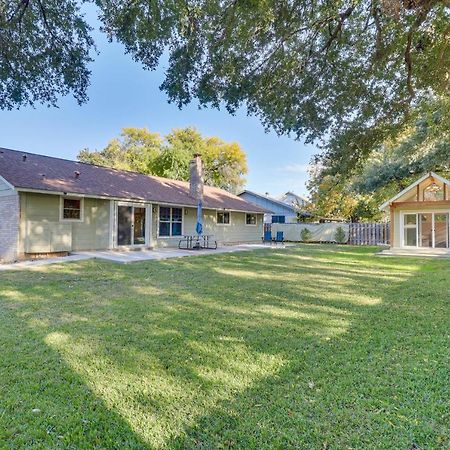 Texas Retreat With Patio, Fireplace And Fenced-In Yard Austin Exterior foto