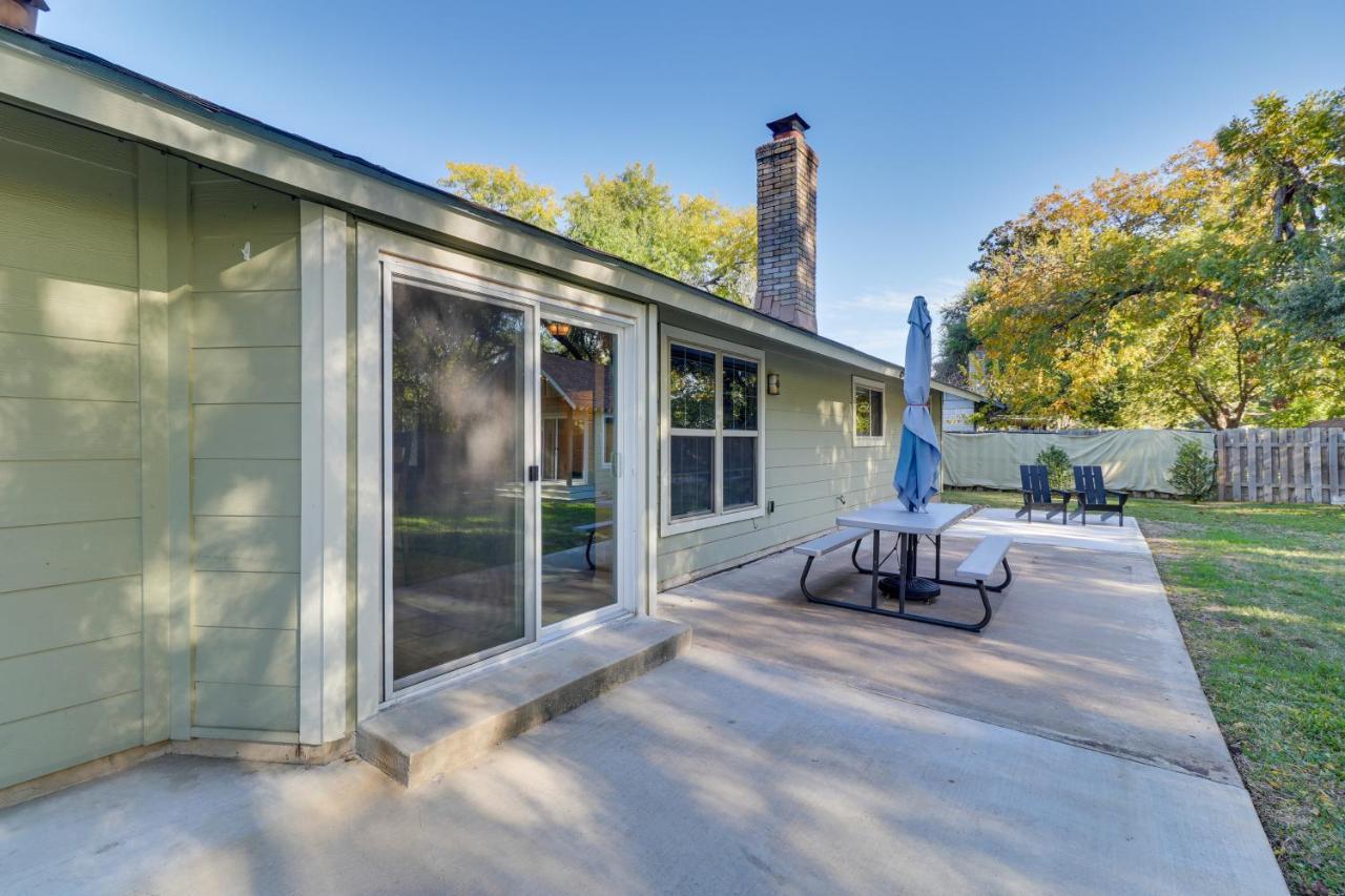 Texas Retreat With Patio, Fireplace And Fenced-In Yard Austin Exterior foto