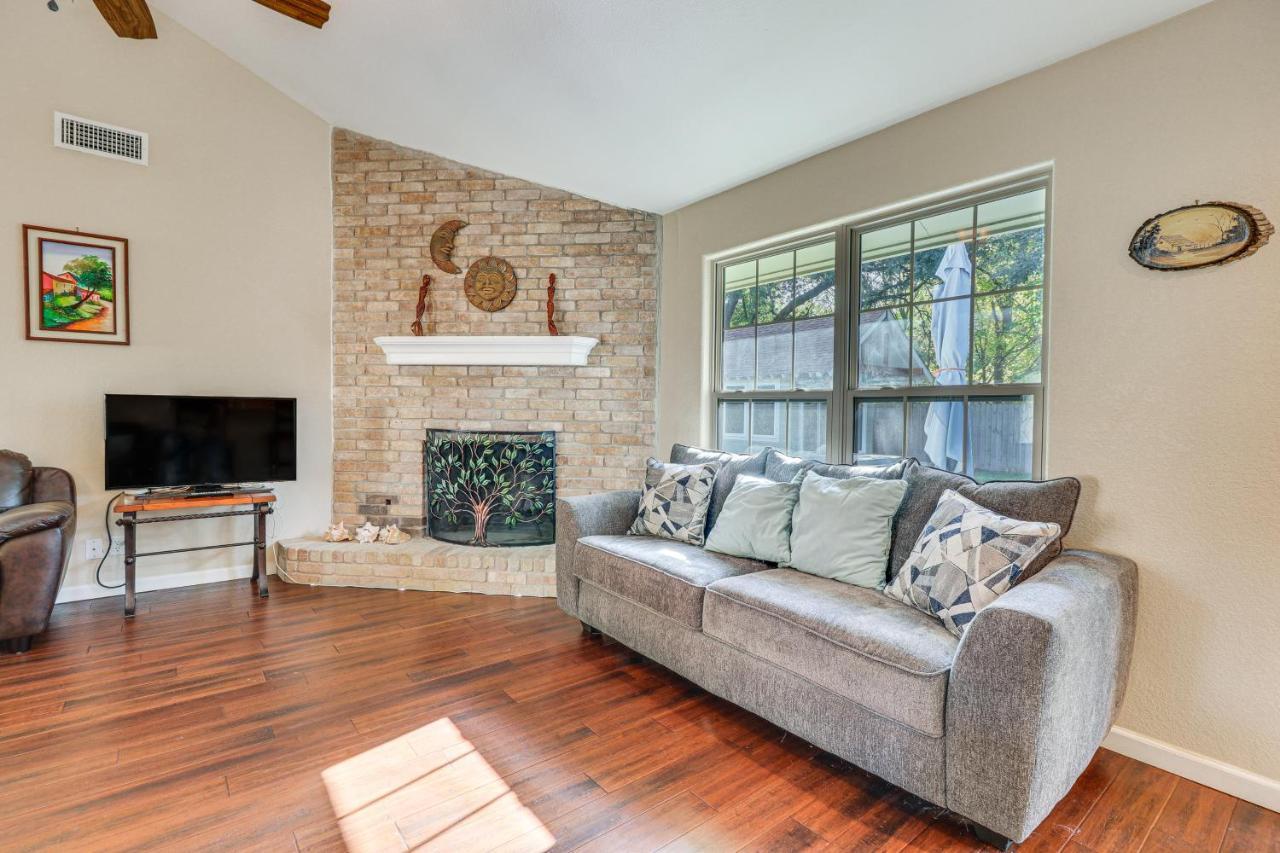Texas Retreat With Patio, Fireplace And Fenced-In Yard Austin Exterior foto